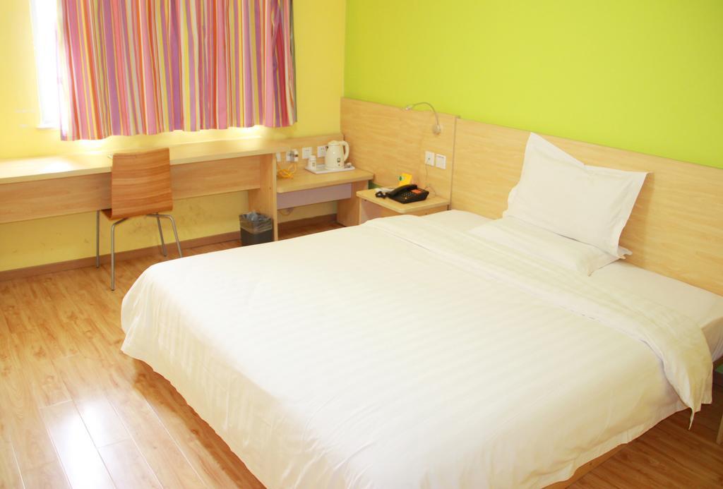 7Days Inn Chengdu Wuda Garden Номер фото